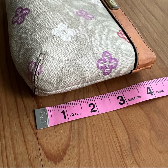Coach Monogram Floral Print Wristlet-Like New - Picture 8 of 8